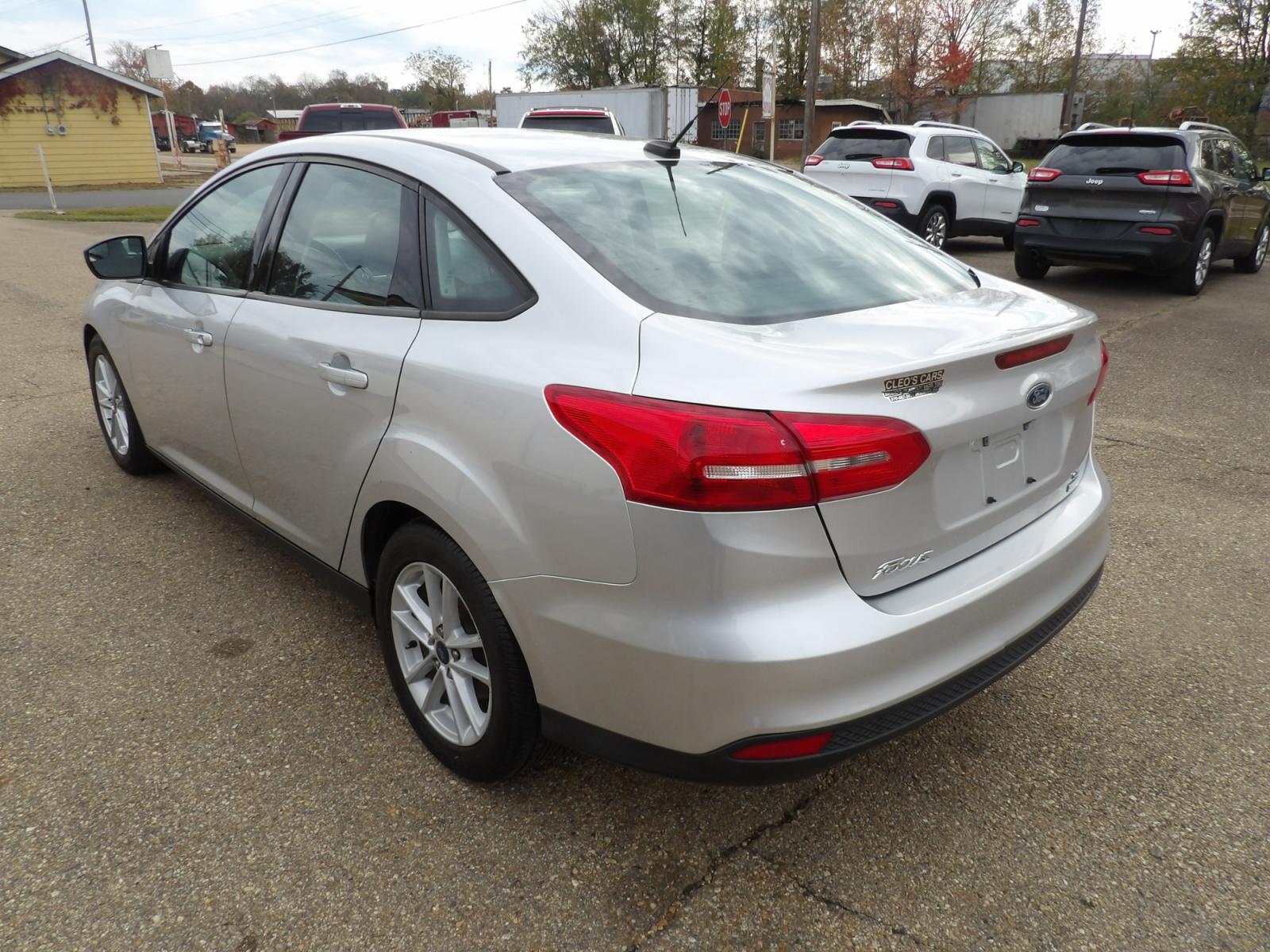 2018 Ingot Silver Metallic /Black Ford Focus SE (1FADP3FE4JL) with an 1.0L engine, automatic transmission, located at 401 First NE, Bearden, AR, 71720, (870) 687-3414, 33.726528, -92.611519 - Photo #2